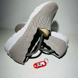 Skechers 49481 Skech Knit Classic Fit Memory Foam Slip On Loafer Taupe Sz 9